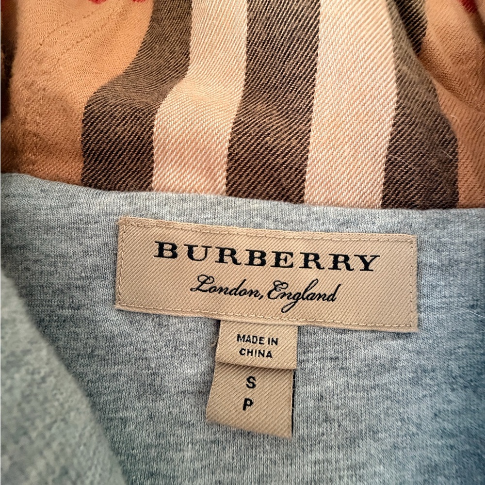 Burberry Light Gray Hoodie with Iconic Check Lining - Picture 5 of 9